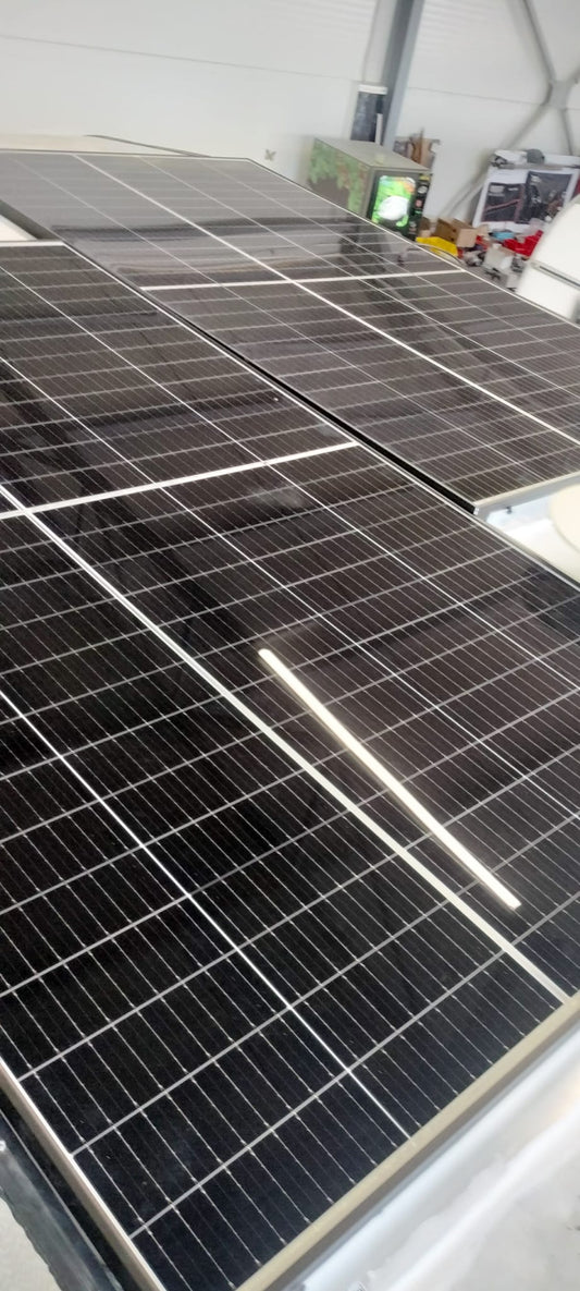 Serviciu montaj Sistem solar autorulota și rulota